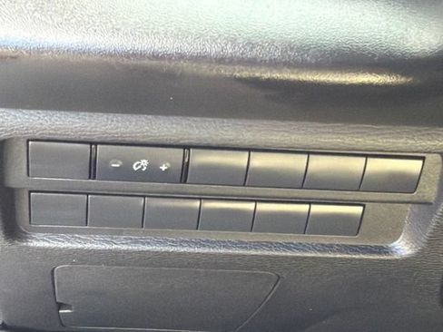 Used 2025 Mitsubishi Outlander ES FWD image 28