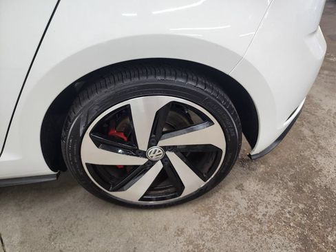 Used 2020 Volkswagen GTI SE FWD image 38