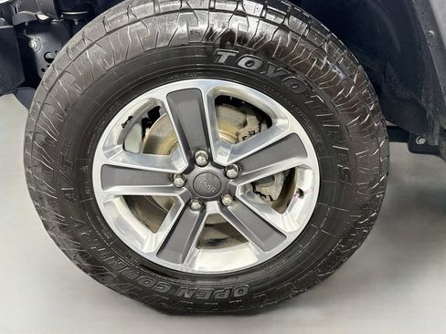Used 2021 Jeep Wrangler Unlimited Sahara AWD/4WD image 35