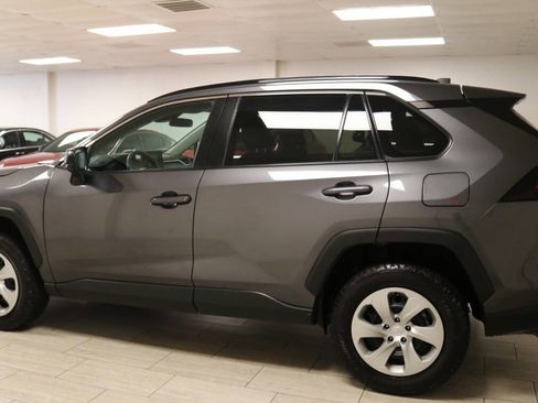 Used 2021 Toyota RAV4 LE image 12