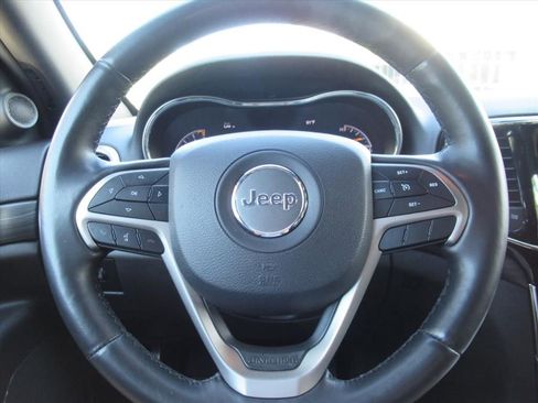 Used 2019 Jeep Grand Cherokee Laredo w/ Security & Convenience Group AWD/4WD image 20