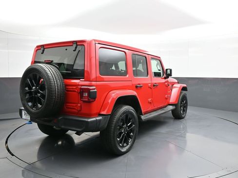Used 2022 Jeep Wrangler Unlimited Sahara w/ Cold Weather Group AWD/4WD image 6