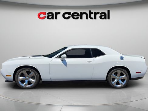 Used 2013 Dodge Challenger R/T RWD image 2