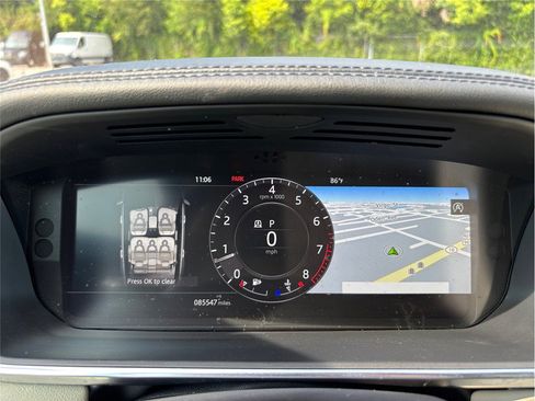 Used 2018 Land Rover Range Rover image 24