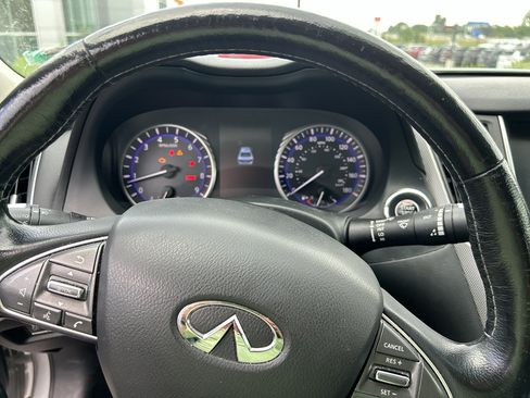 Used 2015 INFINITI Q50 Premium w/ Navigation Package AWD/4WD image 8