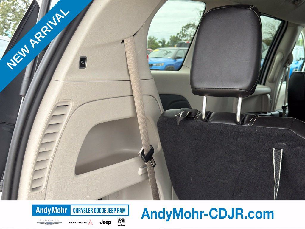 Used 2024 Chrysler Pacifica Touring-L FWD image 22
