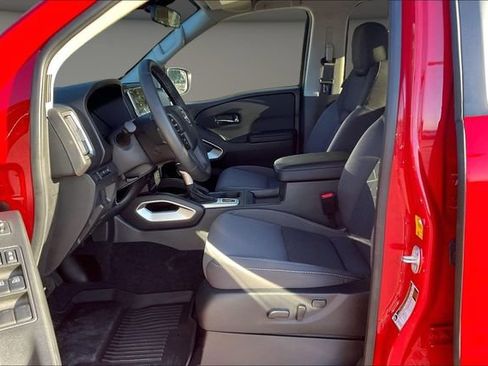 Certified 2026 Nissan Frontier SV w/ All-Weather Content Package AWD/4WD image 24