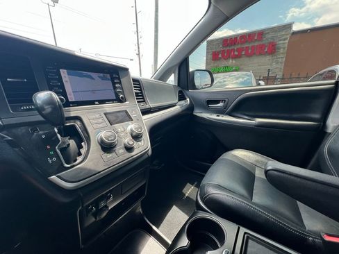 Used 2020 Toyota Sienna SE Premium image 34