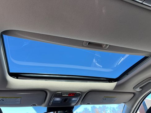 Used 2024 Kia Telluride EX w/ EX Captain's Chair Package image 21