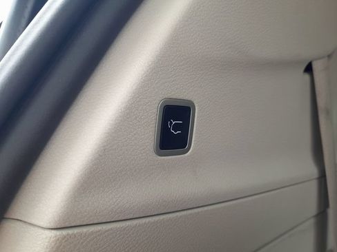 Used 2023 Chrysler Pacifica Touring-L FWD image 53