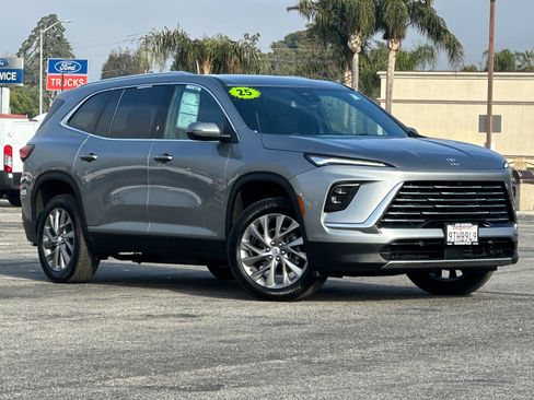 Used 2025 Buick Enclave Preferred image 2