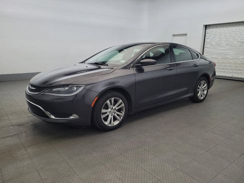 Used 2016 Chrysler 200 Limited w/ Convenience Group FWD image 2