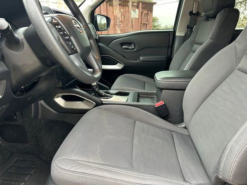 Used 2022 Nissan Frontier SV image 11