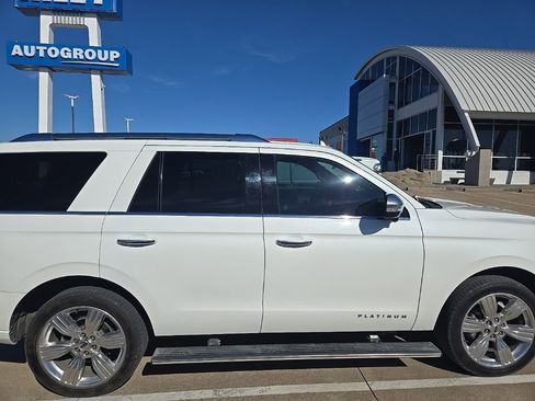 Used 2023 Ford Expedition Platinum image 13