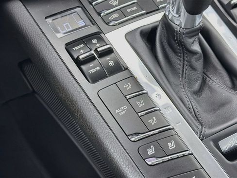 Certified 2021 Porsche Macan AWD/4WD image 20