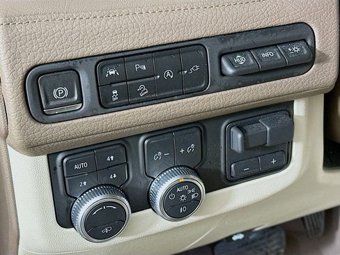 Used 2021 GMC Yukon Denali w/ Denali Ultimate Package image 14