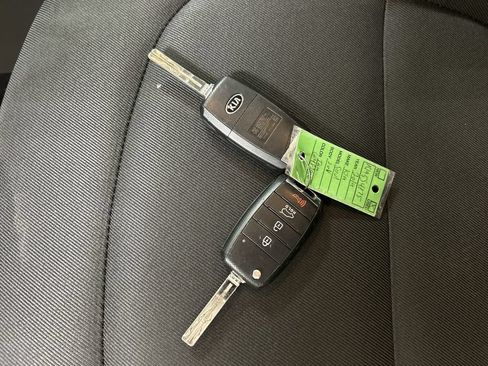 Used 2019 Kia Soul + FWD image 12