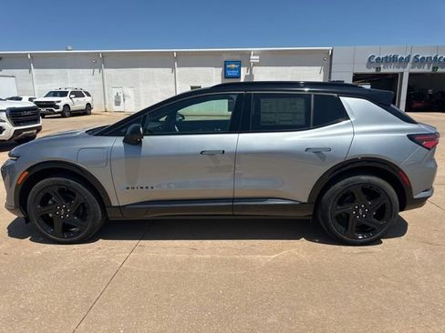 Used 2024 Chevrolet Equinox EV RS FWD image 2