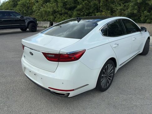 Used 2017 Kia Cadenza Technology image 4