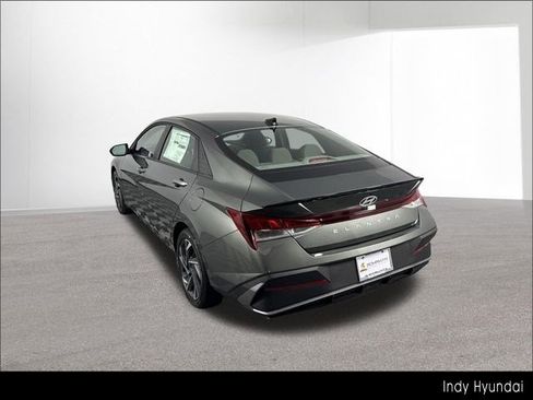Certified 2025 Hyundai Elantra Sport FWD image 39