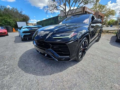 Used 2020 Lamborghini Urus AWD/4WD image 2