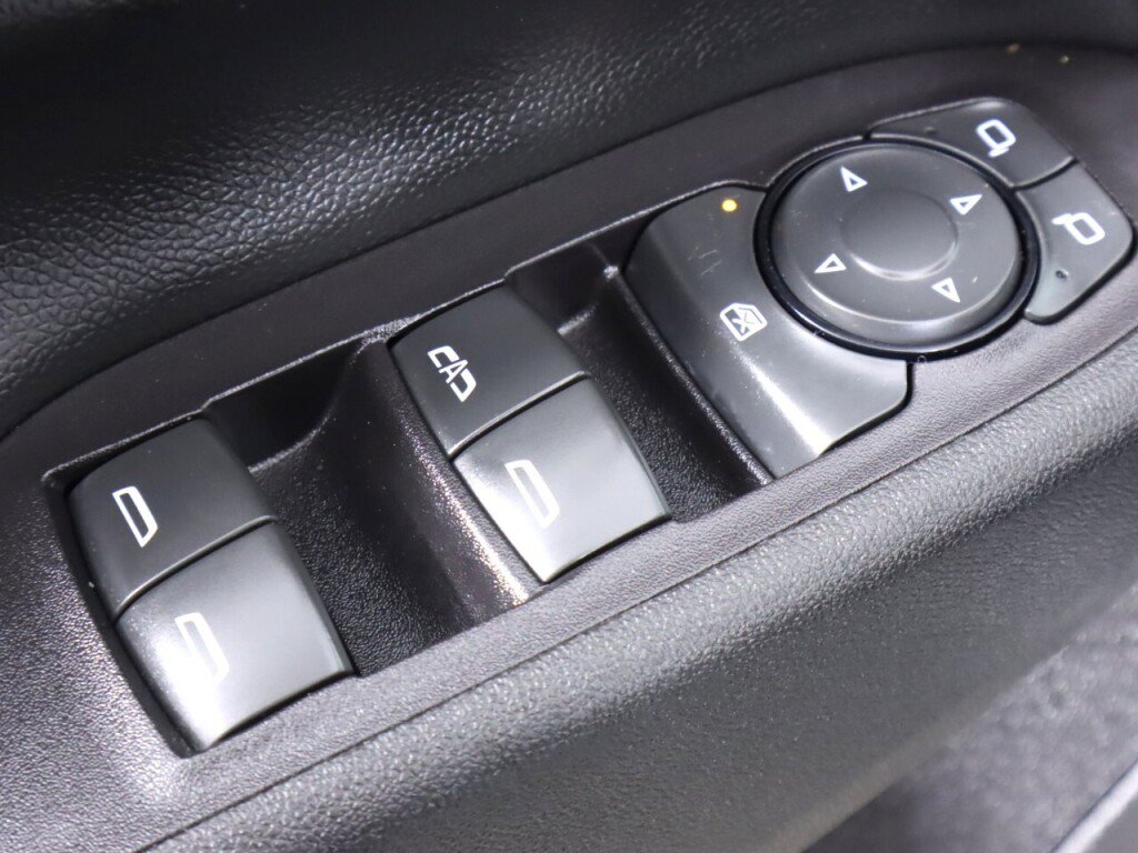 Used 2018 Chevrolet Equinox LT FWD image 25