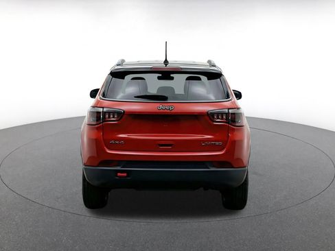 Used 2025 Jeep Compass Trailhawk AWD/4WD image 8