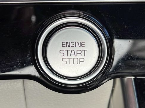 Used 2023 Kia Carnival SX Prestige FWD image 23