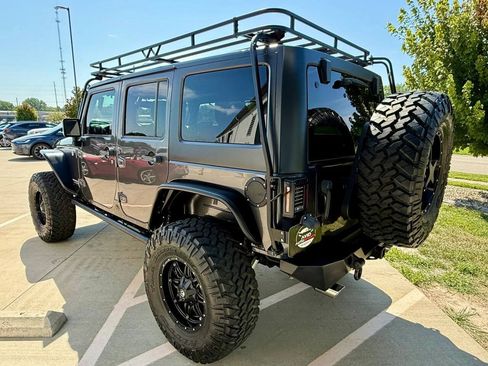 Used 2017 Jeep Wrangler Unlimited Rubicon w/ Connectivity Group AWD/4WD image 6