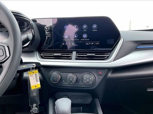 New 2026 Chevrolet Trax LS w/ LS Convenience Package FWD image 12