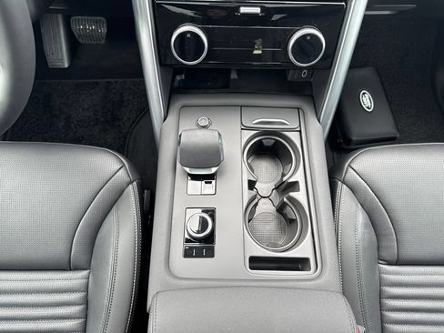 New 2026 Land Rover Discovery S AWD/4WD image 23