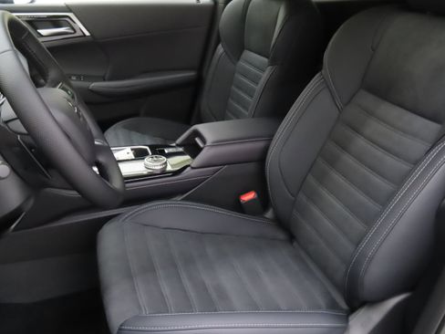 New 2025 Mitsubishi Outlander SE image 10