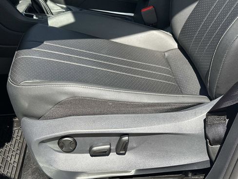 Used 2023 Volkswagen Tiguan SE R-Line image 18