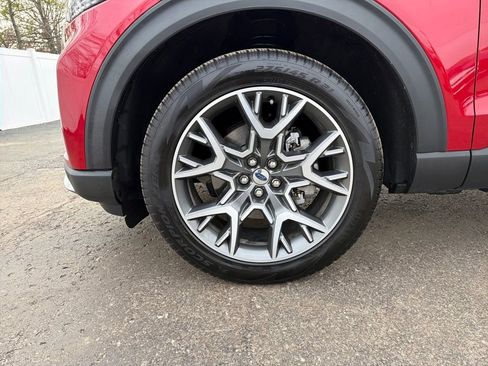 Used 2025 Ford Explorer Platinum w/ Ultimate Package image 34