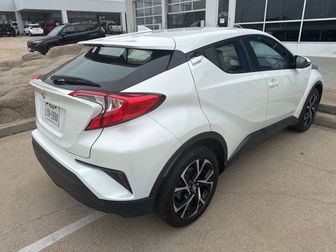 Used 2018 Toyota C-HR XLE image 6