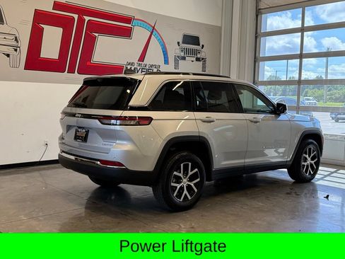 Used 2025 Jeep Grand Cherokee Limited w/ Luxury Tech Group II AWD/4WD image 9