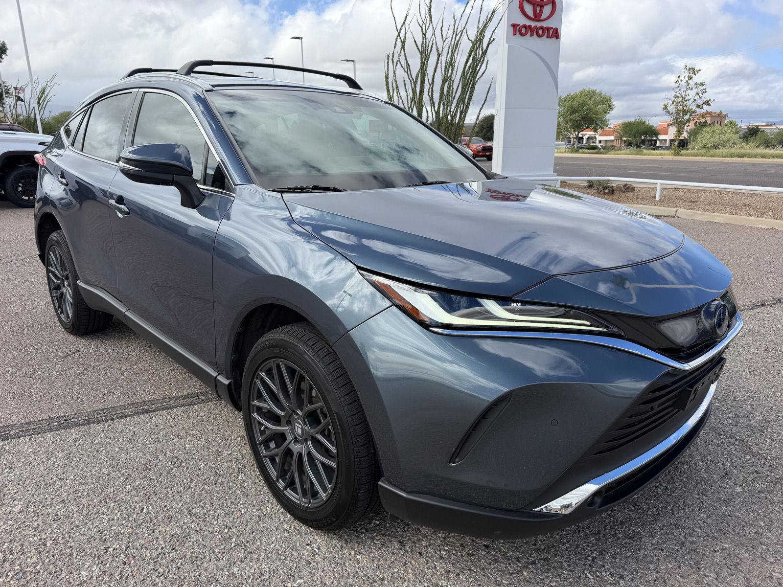 Used 2022 Toyota Venza Limited AWD/4WD image 8