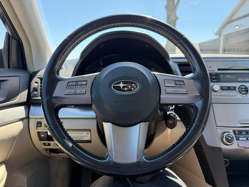 Used 2010 Subaru Legacy 2.5i Premium image 11
