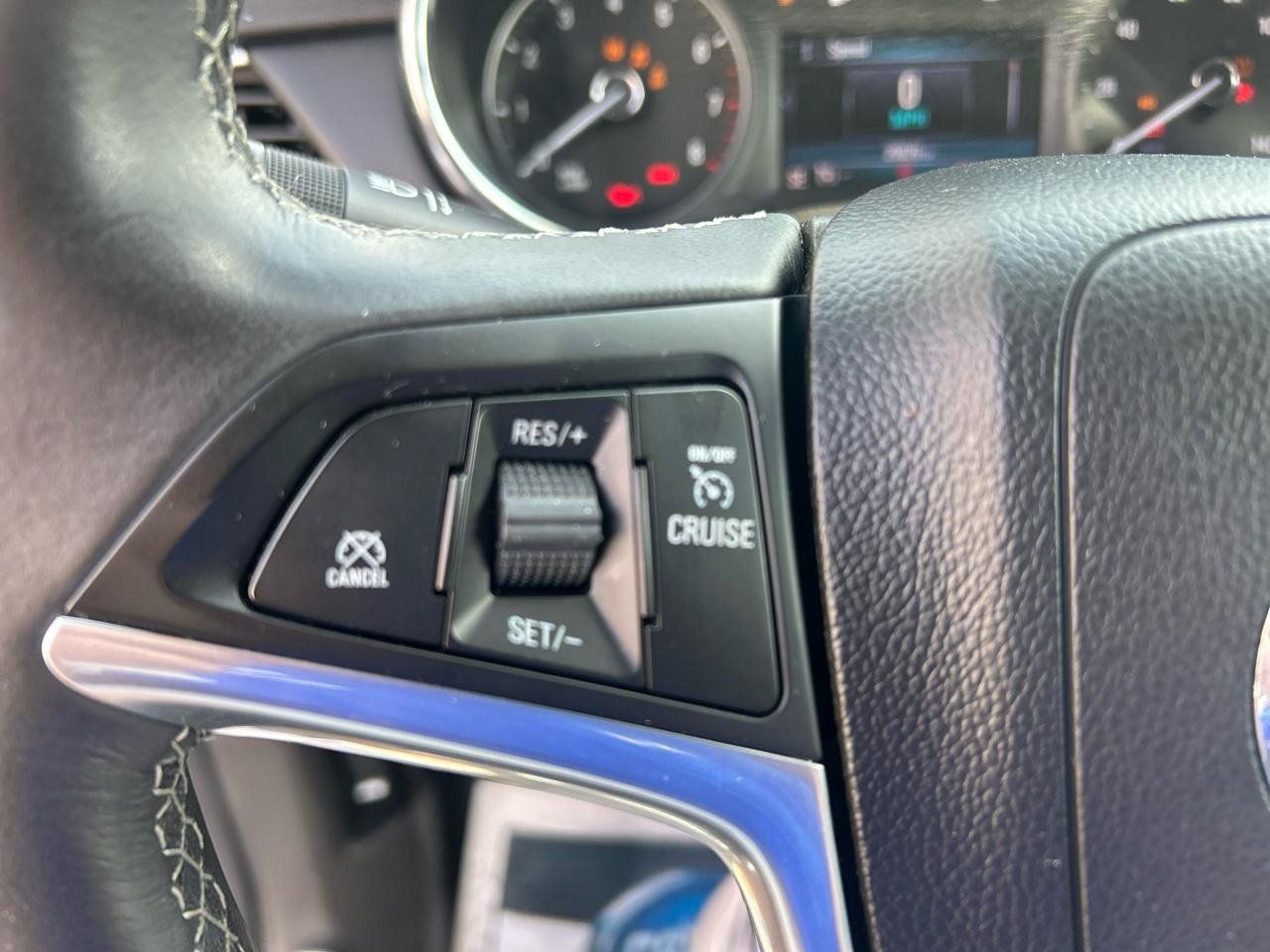 Used 2022 Buick Encore Preferred AWD/4WD image 16