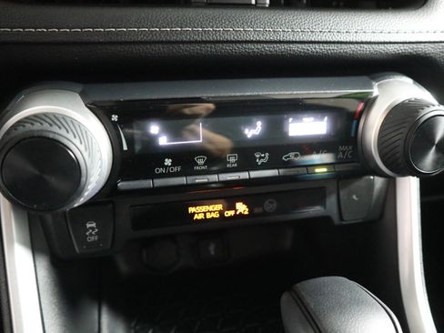 Used 2022 Toyota RAV4 LE image 30