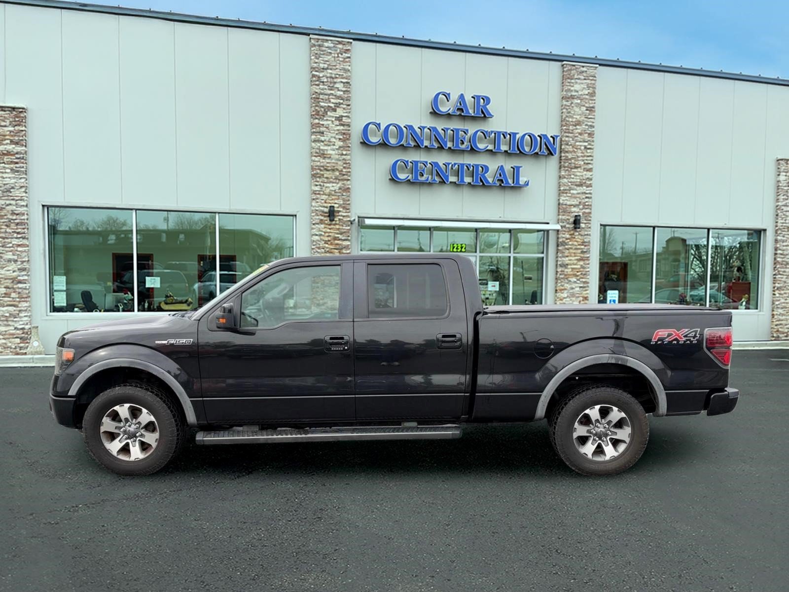 Used 2014 Ford F150 FX4 w/ Equipment Group 402A Luxury AWD/4WD image 2