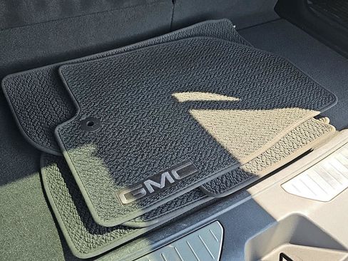 Used 2025 GMC Yukon Denali AWD/4WD image 29