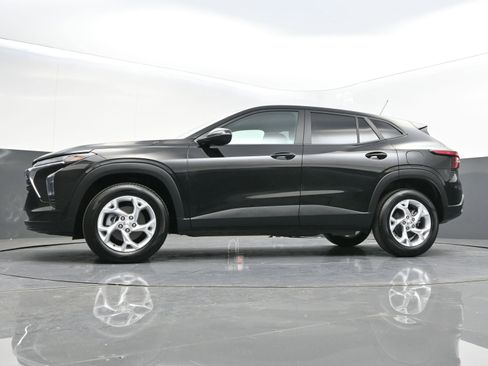 Certified 2025 Chevrolet Trax LS w/ LS Convenience Package image 35