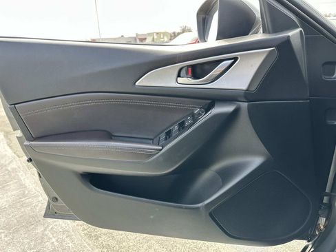 Used 2017 MAZDA MAZDA3 Touring image 24