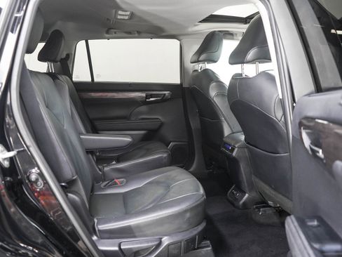 Used 2020 Toyota Highlander Limited AWD/4WD image 12
