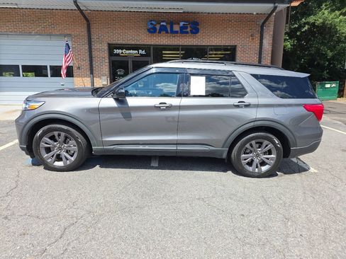 Used 2023 Ford Explorer XLT w/ Equipment Group 202A RWD image 3