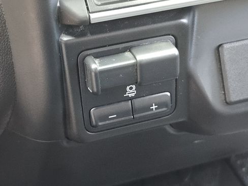 Used 2020 Chevrolet Silverado 1500 Custom w/ Custom Value Package image 7