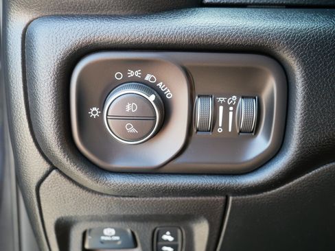 Used 2022 RAM 1500 Laramie AWD/4WD image 26