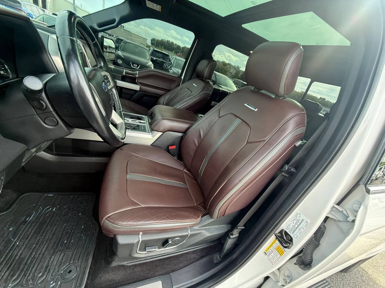 Used 2017 Ford F150 Platinum w/ Equipment Group 701A Luxury AWD/4WD image 19