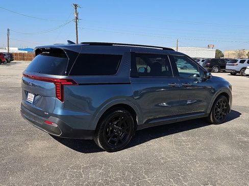 Used 2025 Kia Carnival SX Prestige image 8